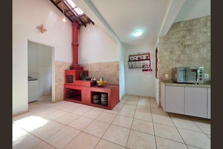 Casa de condomínio à venda com 255m², 4 quartos e 4 vagas Casa de condomínio à venda com 255m², 4 quartos e 4 vagasCozinha