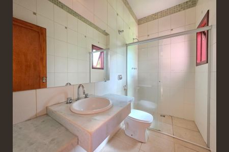 Suíte  de casa de condomínio à venda com 4 quartos, 255m² em Retiro do Chalé, Brumadinho