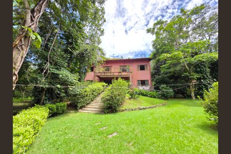 Casa de condomínio à venda com 255m², 4 quartos e 4 vagas Casa de condomínio à venda com 255m², 4 quartos e 4 vagasFachada