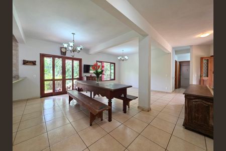 Casa de condomínio à venda com 255m², 4 quartos e 4 vagas Casa de condomínio à venda com 255m², 4 quartos e 4 vagasSala