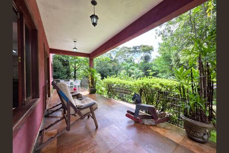 Casa de condomínio à venda com 255m², 4 quartos e 4 vagas Casa de condomínio à venda com 255m², 4 quartos e 4 vagasVaranda