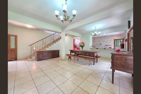 Casa de condomínio à venda com 255m², 4 quartos e 4 vagas Casa de condomínio à venda com 255m², 4 quartos e 4 vagasSala