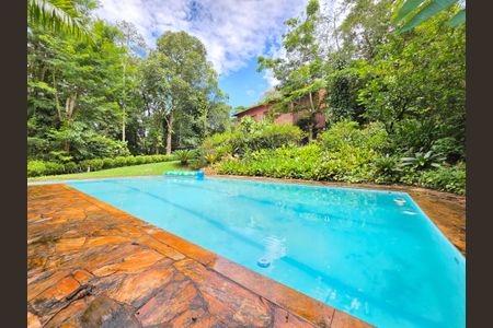 Casa de condomínio à venda com 255m², 4 quartos e 4 vagas Casa de condomínio à venda com 255m², 4 quartos e 4 vagasPiscina