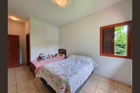 Casa de condomínio à venda com 255m², 4 quartos e 4 vagas Casa de condomínio à venda com 255m², 4 quartos e 4 vagasQuarto Suíte