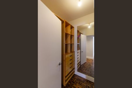 Apartamento para alugar com 120m², 2 quartos e 1 vaga Apartamento para alugar com 120m², 2 quartos e 1 vagaCloset Quarto 2 - Suíte