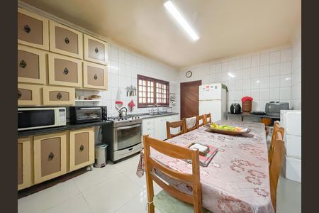 Casa à venda com 170m², 3 quartos e 2 vagas Casa à venda com 170m², 3 quartos e 2 vagasCozinha
