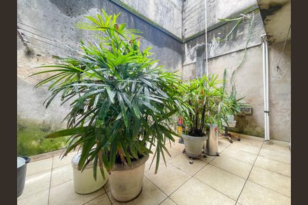 Casa à venda com 170m², 3 quartos e 2 vagas Casa à venda com 170m², 3 quartos e 2 vagasQuintal