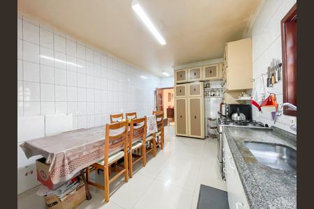 Casa à venda com 170m², 3 quartos e 2 vagas Casa à venda com 170m², 3 quartos e 2 vagasCozinha