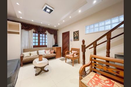 Casa à venda com 170m², 3 quartos e 2 vagas Casa à venda com 170m², 3 quartos e 2 vagasSala