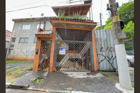 Casa à venda com 170m², 3 quartos e 2 vagas Casa à venda com 170m², 3 quartos e 2 vagasFachada