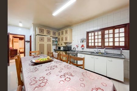 Casa à venda com 170m², 3 quartos e 2 vagas Casa à venda com 170m², 3 quartos e 2 vagasCozinha