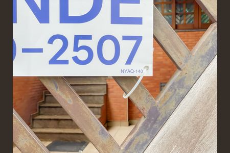 Casa à venda com 170m², 3 quartos e 2 vagas Casa à venda com 170m², 3 quartos e 2 vagasNYAQ-140