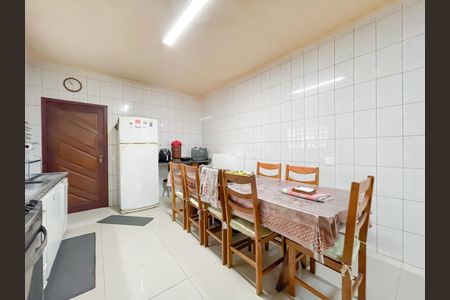 Casa à venda com 170m², 3 quartos e 2 vagas Casa à venda com 170m², 3 quartos e 2 vagasCozinha