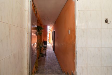 Casa à venda com 172m², 5 quartos e 1 vagaCorredor de acesso casas