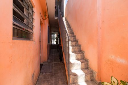 Casa à venda com 172m², 5 quartos e 1 vagaEscada de acesso casa 2