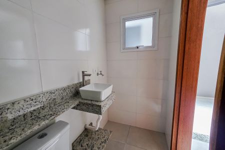 Banheiro de apartamento para alugar com 1 quarto, 17m² em Parque Jaçatuba, Santo André