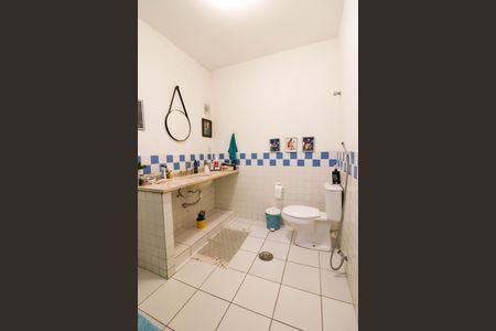 Casa à venda com 360m², 4 quartos e 4 vagasBanheiro 2