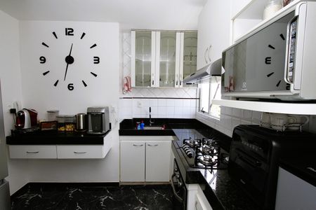 Apartamento à venda com 179m², 4 quartos e 2 vagasCozinha