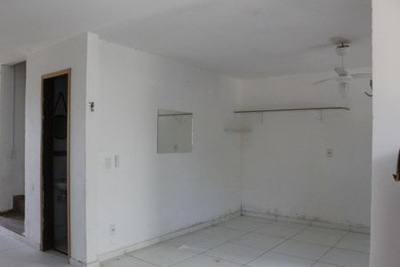 Sala de casa de condomínio para alugar com 3 quartos, 210m² em Taquara, Rio de Janeiro