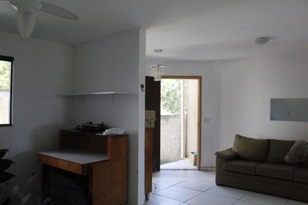 Sala de casa de condomínio para alugar com 3 quartos, 210m² em Taquara, Rio de Janeiro