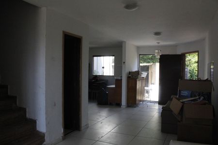 Sala de casa de condomínio para alugar com 3 quartos, 210m² em Taquara, Rio de Janeiro