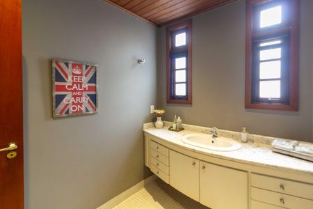 Casa à venda com 300m², 4 quartos e 2 vagasLavabo
