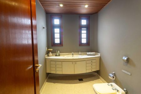 Casa à venda com 300m², 4 quartos e 2 vagasLavabo