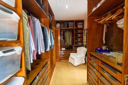 Casa à venda com 300m², 4 quartos e 2 vagasQuarto 1 - Suíte Closet