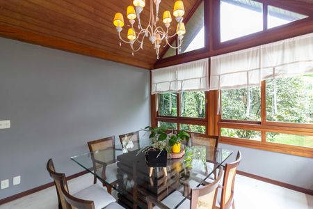 Casa à venda com 300m², 4 quartos e 2 vagasSala de jantar