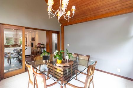 Casa à venda com 300m², 4 quartos e 2 vagasSala de jantar