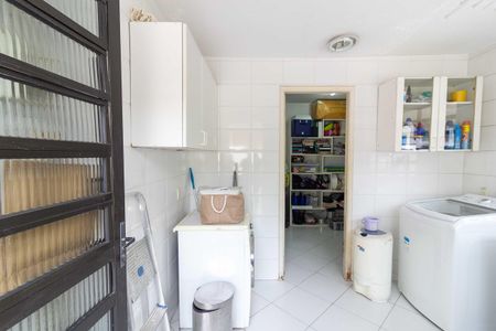 Casa à venda com 300m², 4 quartos e 2 vagasÁrea de Serviço