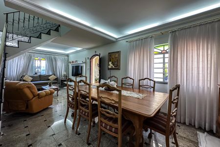 Casa para alugar com 200m², 4 quartos e 4 vagas Casa para alugar com 200m², 4 quartos e 4 vagasSala de Jantar