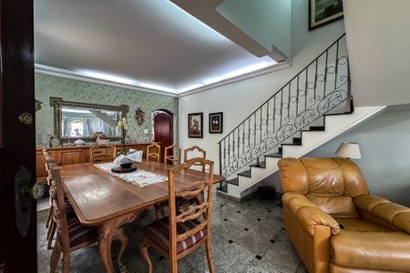 Casa para alugar com 200m², 4 quartos e 4 vagas Casa para alugar com 200m², 4 quartos e 4 vagasSala de Jantar