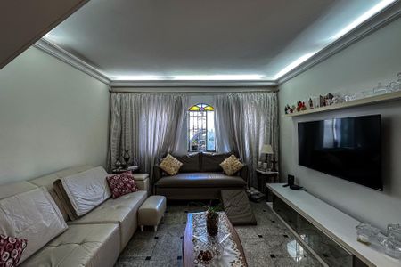 Casa para alugar com 200m², 4 quartos e 4 vagas Casa para alugar com 200m², 4 quartos e 4 vagasSala