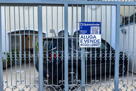 Casa para alugar com 200m², 4 quartos e 4 vagas Casa para alugar com 200m², 4 quartos e 4 vagasFachada