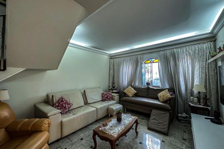 Casa para alugar com 200m², 4 quartos e 4 vagas Casa para alugar com 200m², 4 quartos e 4 vagasSala