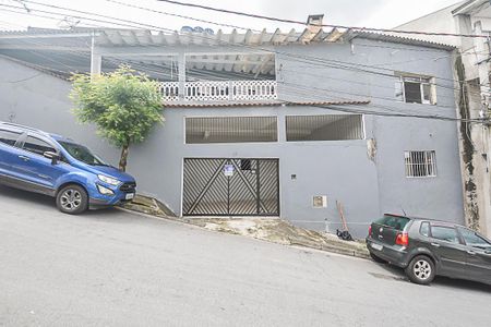 Casa para alugar com 188m², 2 quartos e 2 vagas Casa para alugar com 188m², 2 quartos e 2 vagasFachada