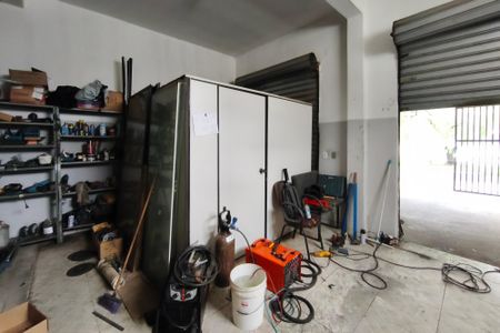 Casa à venda com 2m², 2 quartos e 2 vagas Casa à venda com 2m², 2 quartos e 2 vagasQuintal