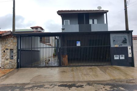 Casa à venda com 2m², 2 quartos e 2 vagas Casa à venda com 2m², 2 quartos e 2 vagasFachada