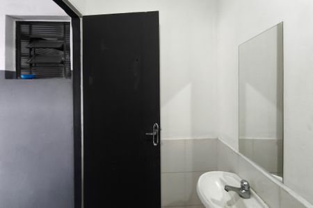 Casa à venda com 2m², 2 quartos e 2 vagas Casa à venda com 2m², 2 quartos e 2 vagasCasa 2 - Banheiro