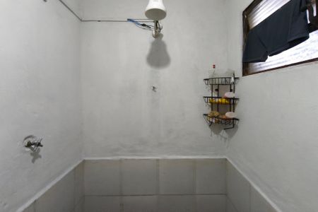 Casa à venda com 2m², 2 quartos e 2 vagas Casa à venda com 2m², 2 quartos e 2 vagasCasa 2 - Banheiro