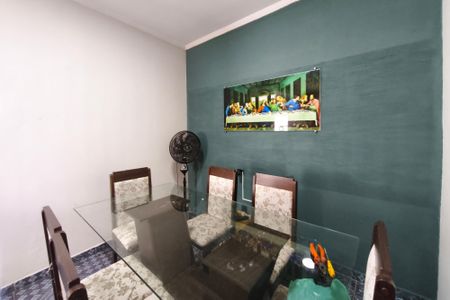 Casa à venda com 2m², 2 quartos e 2 vagas Casa à venda com 2m², 2 quartos e 2 vagasSala de Jantar