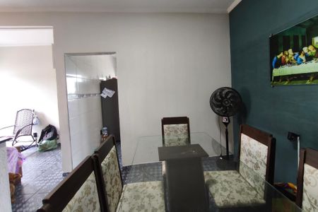 Casa à venda com 2m², 2 quartos e 2 vagas Casa à venda com 2m², 2 quartos e 2 vagasSala de Jantar