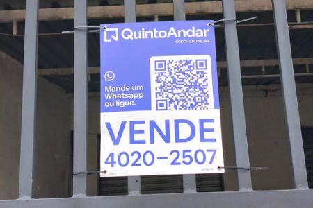 Casa à venda com 2m², 2 quartos e 2 vagas Casa à venda com 2m², 2 quartos e 2 vagasPLACA INSTALADA NA FACHADA