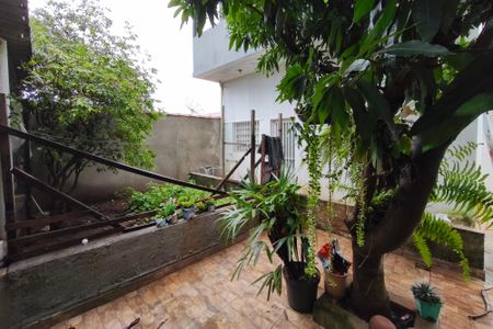 Casa à venda com 2m², 2 quartos e 2 vagas Casa à venda com 2m², 2 quartos e 2 vagasQuintal