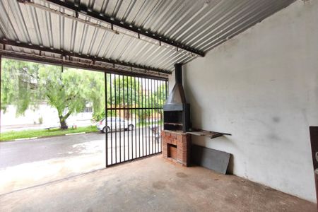 Casa à venda com 2m², 2 quartos e 2 vagas Casa à venda com 2m², 2 quartos e 2 vagasQuintal - Área Gourmet