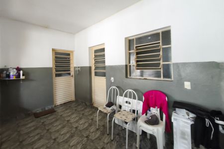 Casa à venda com 2m², 2 quartos e 2 vagas Casa à venda com 2m², 2 quartos e 2 vagasQuintal