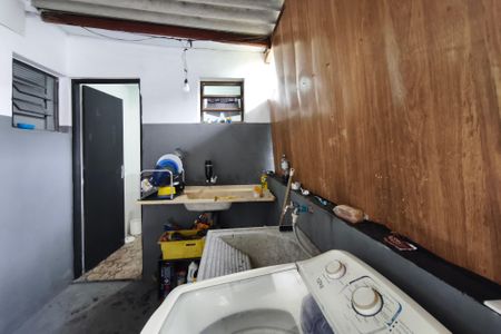 Casa à venda com 2m², 2 quartos e 2 vagas Casa à venda com 2m², 2 quartos e 2 vagasCasa 2 - Área de serviço