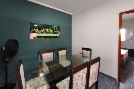 Casa à venda com 2m², 2 quartos e 2 vagas Casa à venda com 2m², 2 quartos e 2 vagasSala de Jantar