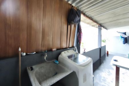 Casa à venda com 2m², 2 quartos e 2 vagas Casa à venda com 2m², 2 quartos e 2 vagasCasa 2 - Área de serviço